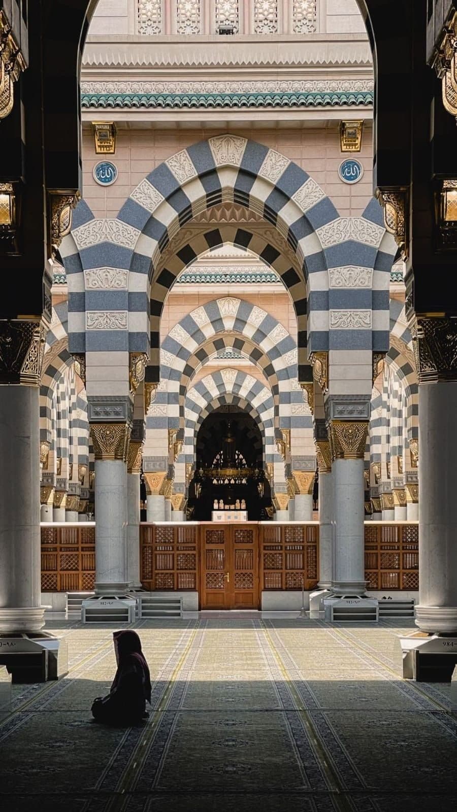 Mengenal Raudhah: Taman Surga di Masjid Nabawi